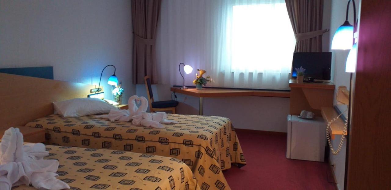 Iris Hotel Bors Buitenkant foto
