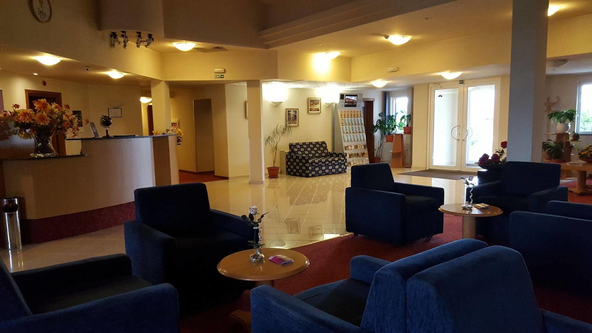 Iris Hotel Bors Buitenkant foto