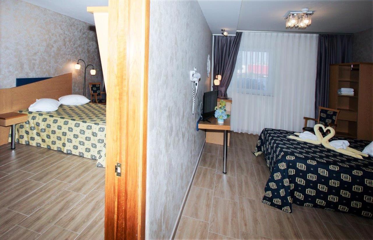 Iris Hotel Bors Buitenkant foto