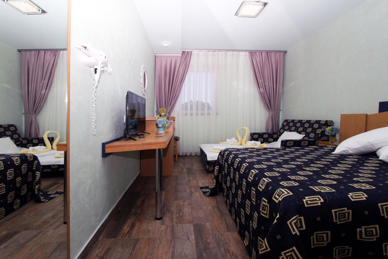 Iris Hotel Bors Buitenkant foto